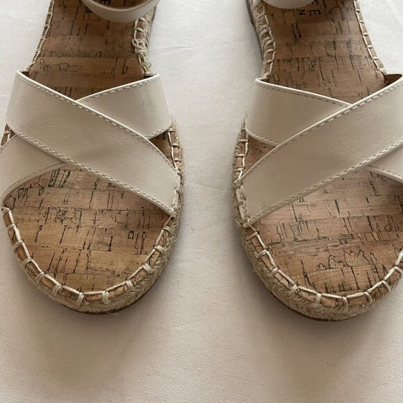 Women's / Teen's Journee Collection Lyddia Sandals Size 8 - Picture 6 of 9